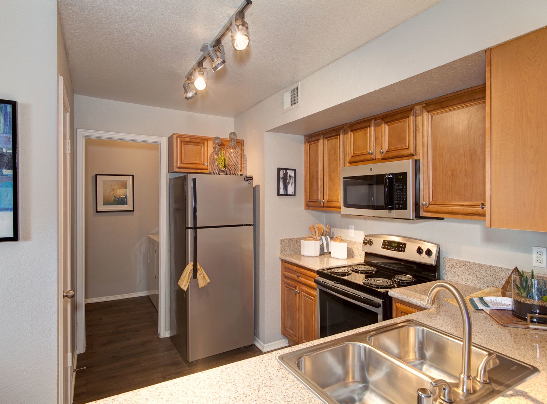 Photos of Reflections at the Lakes apartments in Summerlin